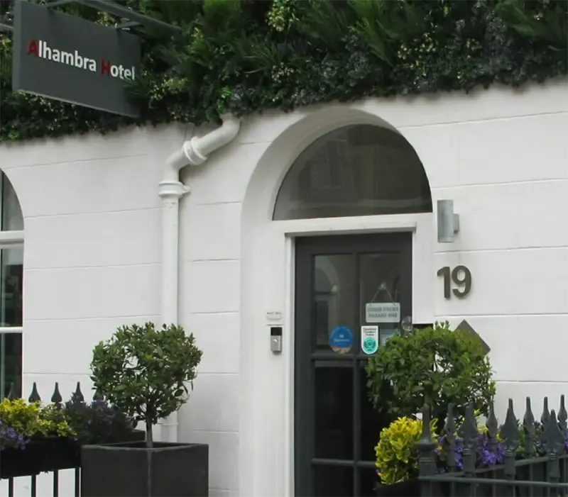 ที่พักราคาประหยัดในลอนดอน Alhambra Hotel