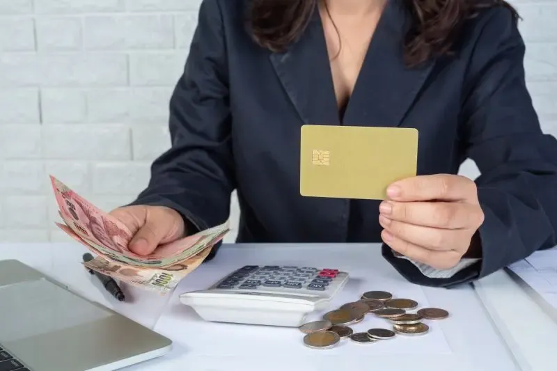 บัตรเครดิตกับเงินสด ควรใช้เมื่อไหร่ บัตรเครดิตกับเงินสด ควรใช้เมื่อไหร่