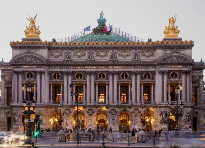 โรงอุปรากรปาแลการ์นีเย่ (Palais Garnier) หรือ Paris Opera โรงอุปรากรปาแลการ์นีเย่ (Palais Garnier) หรือ Paris Opera